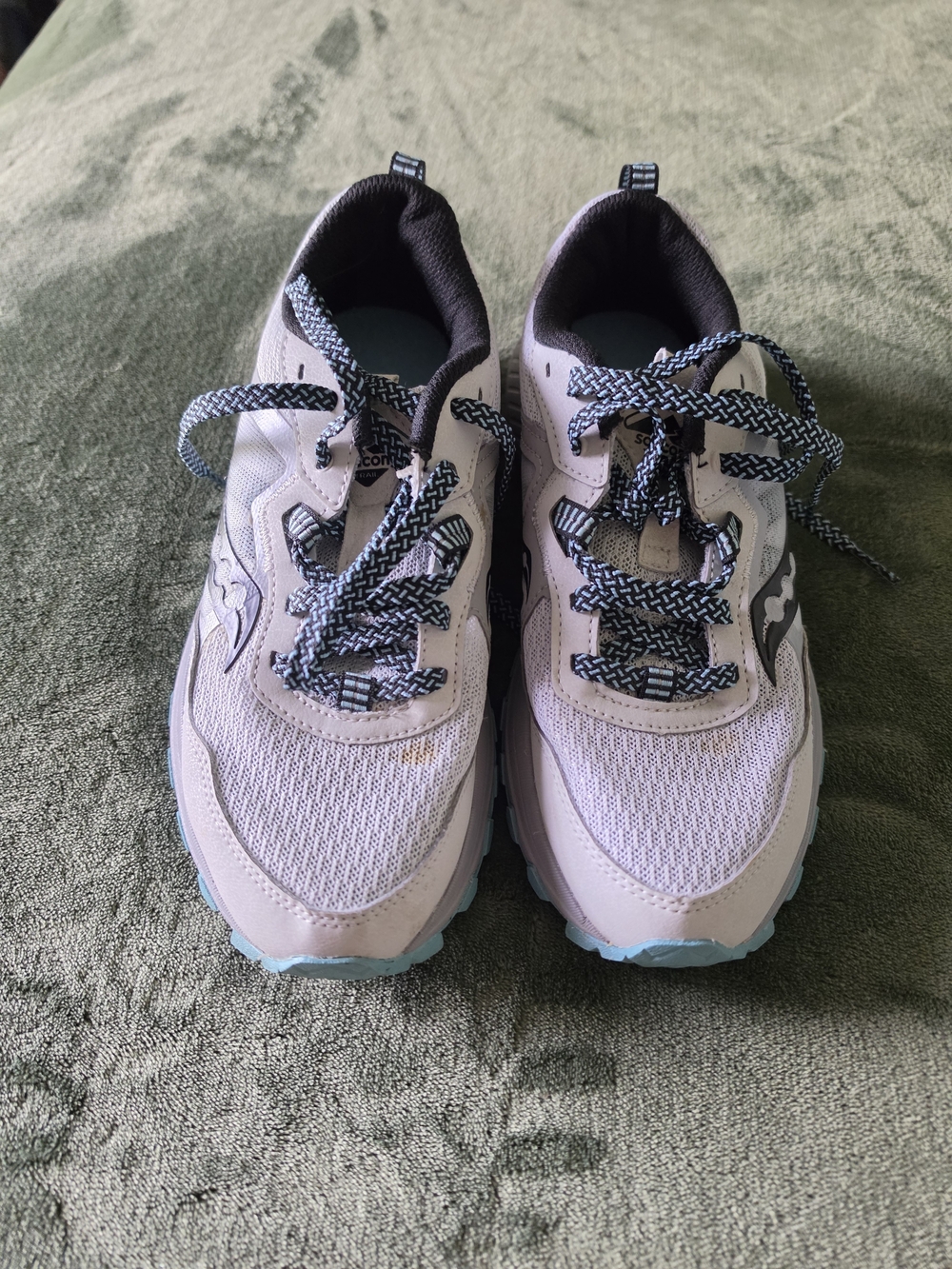 Women's Saucony Light Grey Sneakers - Breathable Comfort